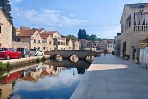 Makarska: 3-Insel-Schnellboot-Tour zum Goldenen Horn und zur Blauen Lagune