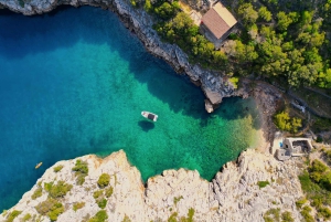 Makarska: 3-Inseln Speedboat Tour mit Höhle und Blauer Lagune