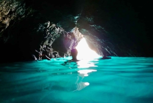 Makarska: 3-Inseln Speedboat Tour mit Höhle und Blauer Lagune