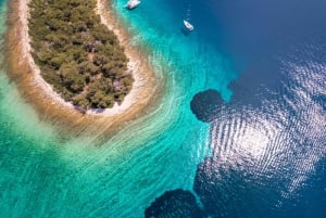 Makarska: 3-Insel-Schnellboot-Tour zum Goldenen Horn und zur Blauen Lagune