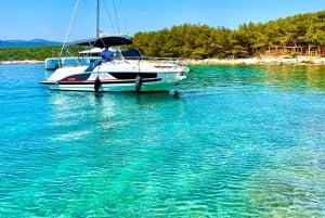 Makarska: luxe speedboottocht langs 4 eilanden met stad Hvar