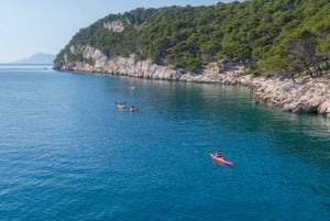 Makarska: excursão guiada de caiaque no mar com parada para mergulho com snorkel