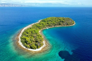 Makarska: 3-Island Speedboat Tour with Cave and Blue Lagoon