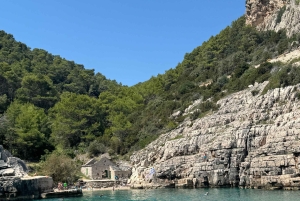 Makarska: Private Halbtagestour mit dem Boot zur Insel Hvar