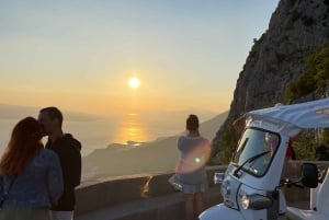 Makarska: Skywalk Tuk-Tuk-kierros Skip-the-Line-lippujen kanssa.