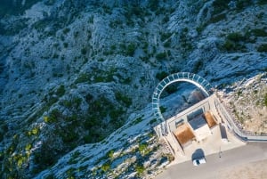 Makarska: Skywalk Tuk-Tuk-kierros Skip-the-Line-lippujen kanssa.