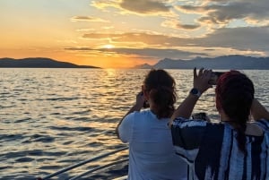 Makarska: Tour al tramonto in motoscafo verso la baia nascosta dell'isola di Brač