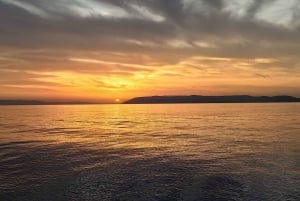Makarska: Tour al tramonto in motoscafo verso la baia nascosta dell'isola di Brač