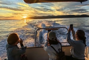 Makarska: Tour al tramonto in motoscafo verso la baia nascosta dell'isola di Brač