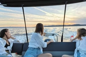 Makarska: Tour al tramonto in motoscafo verso la baia nascosta dell'isola di Brač