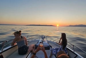 Makarska: Tour al tramonto in motoscafo verso la baia nascosta dell'isola di Brač