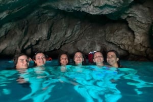 フラパマリーナ：7つの洞窟を巡るボートツアー（ドリンクとシュノーケリング付き）をお楽しみください