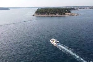 Medulin: Private Boat Tour with Drinks and Snacks