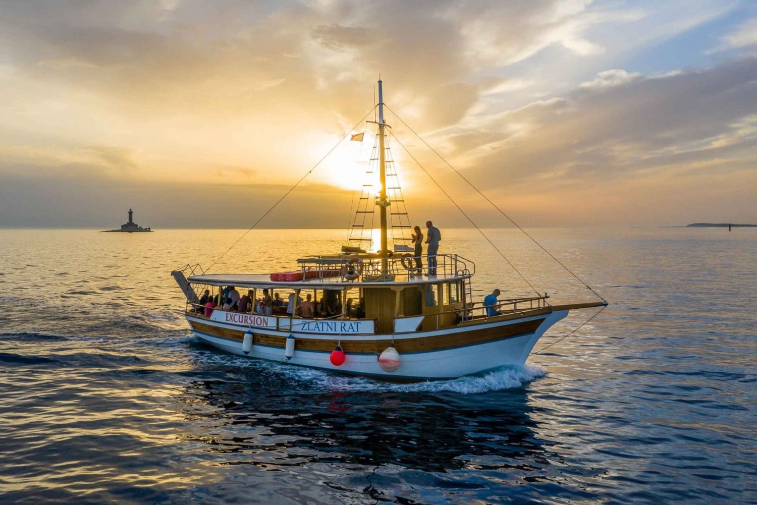 Medulin: Privé boottocht bij zonsondergang met dolfijnen kijken