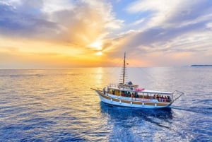 Medulin: Sunset Archipelago and Dolphin Cruise with Dinner