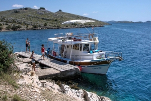 Excursión a Mikado Kornati con paradas para hacer esnórquel y una ruta de senderismo