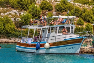 Excursión a Mikado Kornati con paradas para hacer esnórquel y una ruta de senderismo