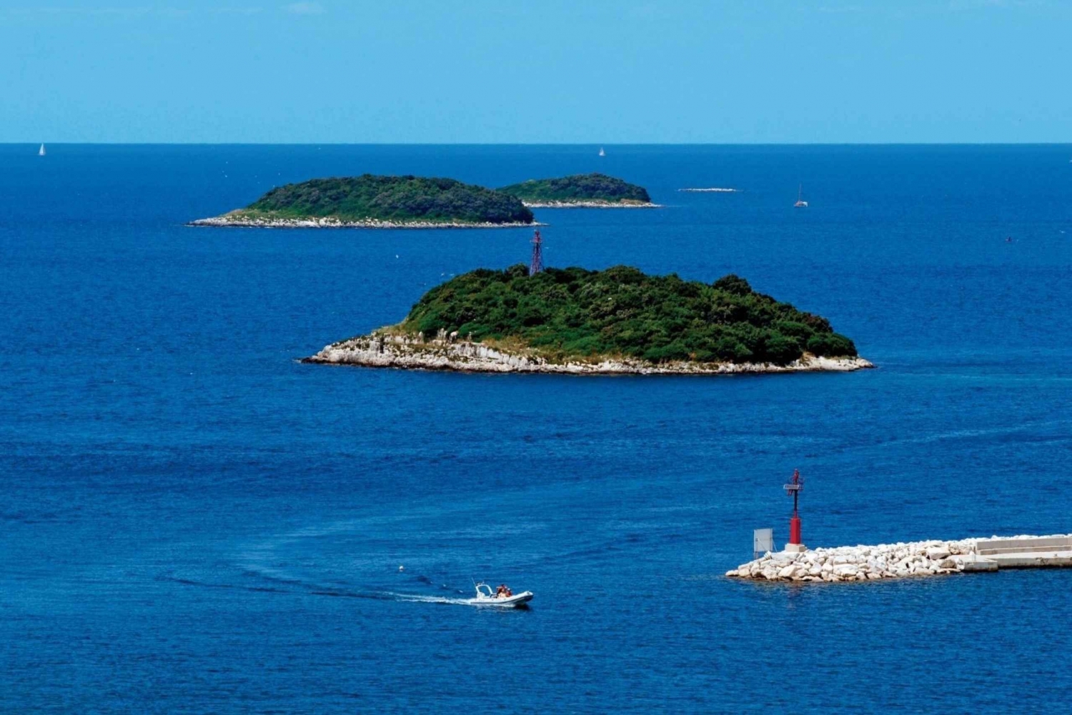 Poreč: Panoramic Morning Cruise Among 20 Islands with Drinks