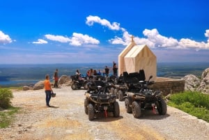 Aventura em quadriciclo todo-o-terreno nas montanhas