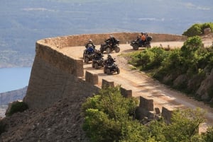 Aventura em quadriciclo todo-o-terreno nas montanhas