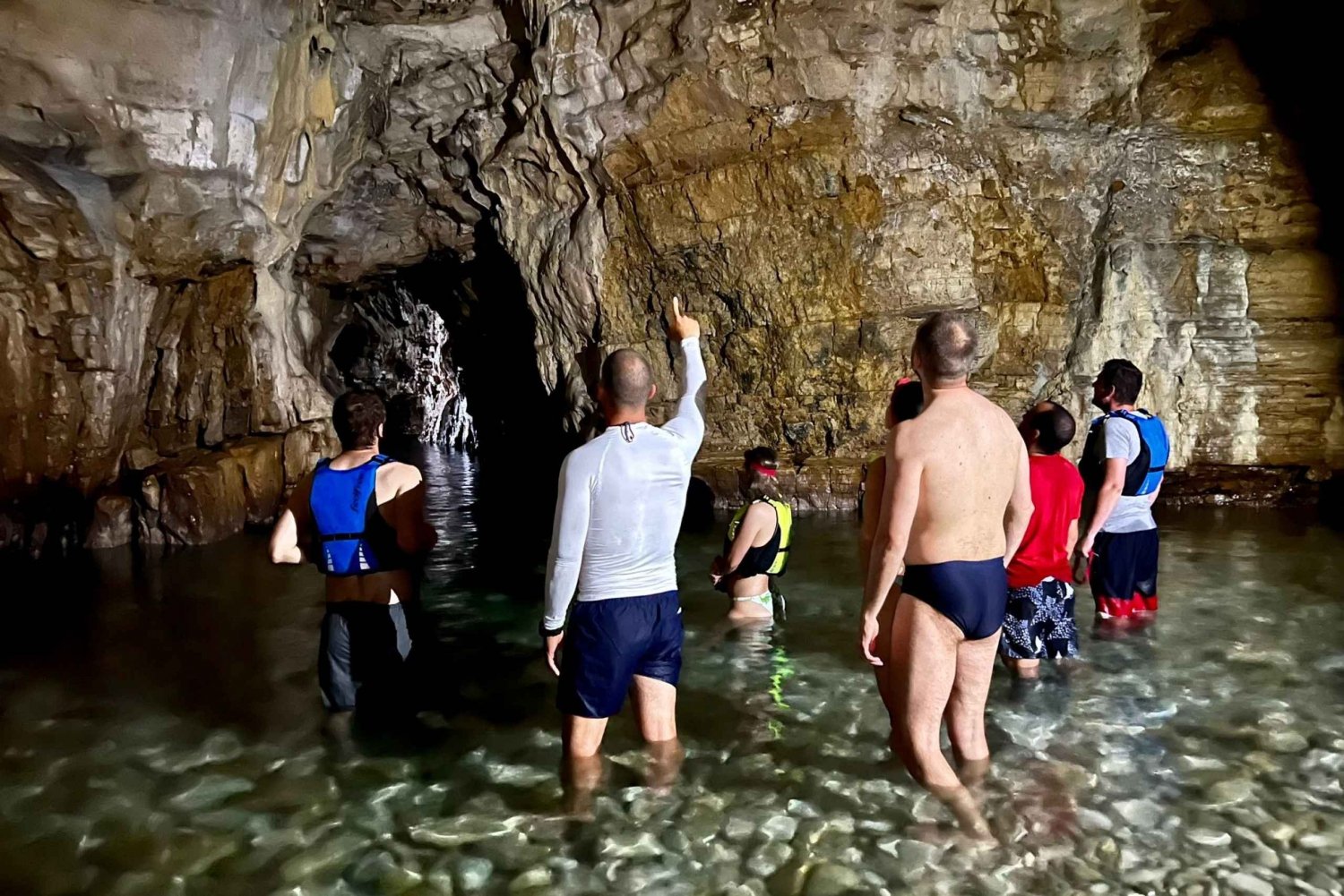 Pula: Kajaktur i den blå grotte med svømning og snorkling