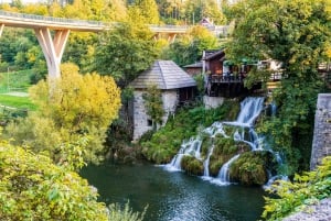 Da Zagabria: Escursione guidata di un giorno a Plitvice e Rastoke con biglietto
