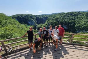 Von Zagreb aus: Plitvice & Rastoke Geführte Tagestour mit Ticket