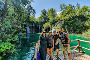 De Zagreb: Viagem de 1 dia com guia para Plitvice e Rastoke com ingresso