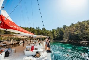 Fra Split: Heldagskatamaranbådtur til Hvar og Pakleni-øerne