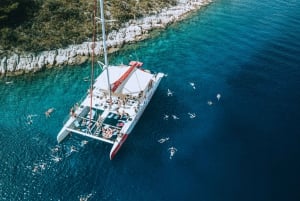 Splitistä: Paklenin ja Hvarin saarten katamaraaniristeilyt, koko päivän elämys