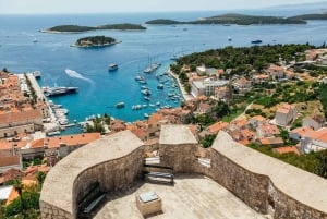 Split: hele dag per catamaran naar Hvar en Pakleni-eilanden