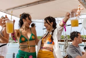 Delad: Blue Lagoon Boat Party med DJ:s, shots och efterfest
