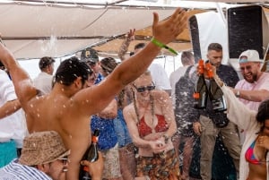 Partir: Fiesta en barco en la Laguna Azul con DJs, chupitos y after party