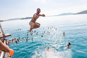 Split: Festa in barca alla Laguna Blu con DJ, shot e afterparty