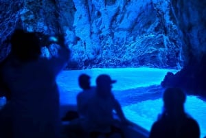 Fra Trogir eller Split: Heldags Blue Cave & Hvar Island Tour