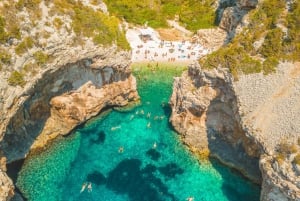 Z Trogiru lub Splitu: całodniowa wycieczka do Błękitnej Jaskini i wyspy Hvar