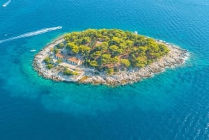 Fra Trogir eller Split: Heldags tur til den blå hule og Hvar Island