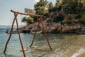 De Makarska: passeio de lancha Zlatni Rat e Bol com natação