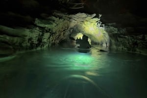 Pula: Blå grotte belyst kajak med klar bund nat tur