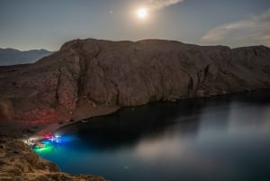 Novalja: tour notturno in kayak illuminato dell'isola di Pag