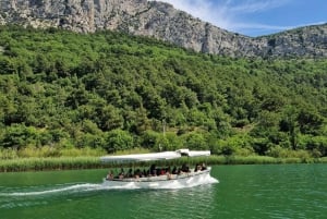 Omiš: Passeio de barco de 2 horas pelo rio Cetina e visita ao parque natural