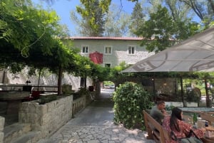 Omiš: Passeio de barco de 2 horas pelo rio Cetina e visita ao parque natural