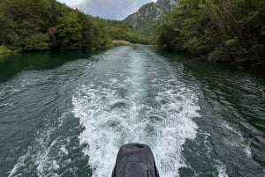 Omiš: Rejs wycieczkowy szklaną łodzią po kanionie rzeki Cetina do młyna Radmana