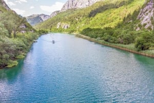 Omiš: Rejs wycieczkowy szklaną łodzią po kanionie rzeki Cetina do młyna Radmana