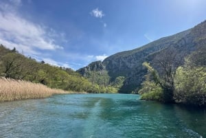 Omiš: Passeio de barco de 2 horas pelo rio Cetina e visita ao parque natural