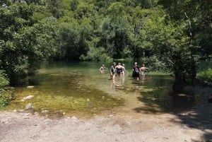 Omiš : croisière de 2 heures sur la rivière Cetina en bateau transparent et visite du Beer Garden