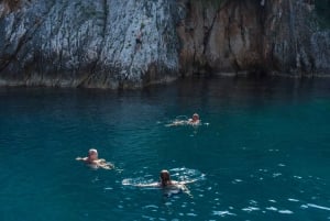 Opatija: Bootsfahrt und Schwimmen auf der Insel Cres mit Mittagessen
