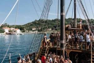 Panoramic Galleon Cruise with a Live Show at Sunset