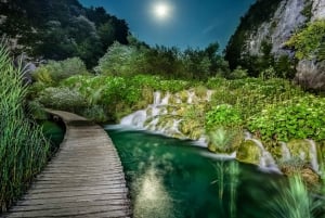 Lagos Plitvice: passeio guiado a pé e passeio de barco