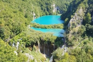 Plitvicen järvien kansallispuisto: Pliticejärven saarella: Kävely-, vene- ja junaretki
